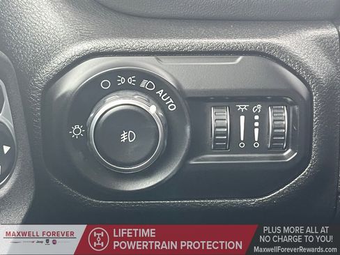 Used 2021 Jeep Wrangler Unlimited Sahara image 12