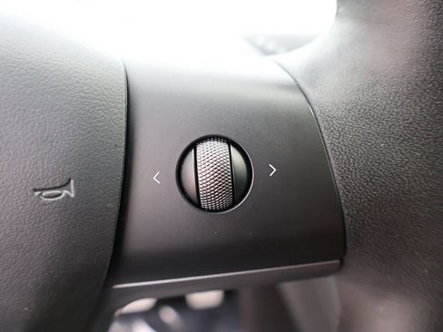 Used 2023 Tesla Model Y Long Range image 44