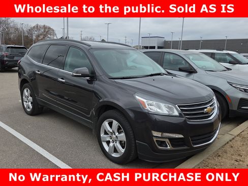 Used 2016 Chevrolet Traverse LT w/ Style and Technology Package image 2