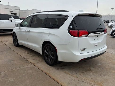 Used 2020 Chrysler Pacifica Touring-L Plus FWD image 4