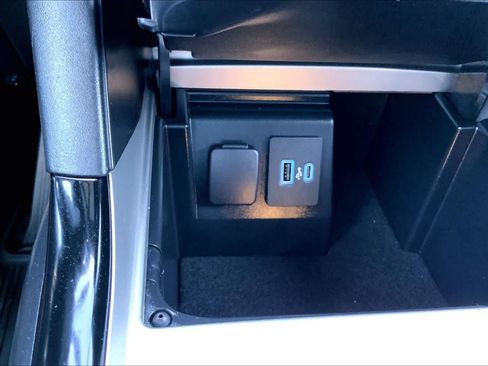 Used 2022 Ford Explorer ST w/ Equipment Group 401A AWD/4WD image 31