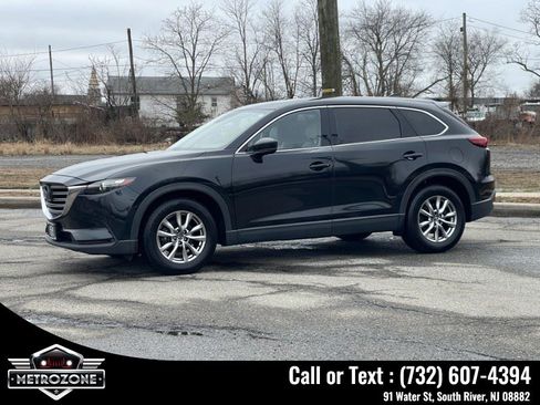 Used 2018 MAZDA CX-9 Touring w/ Touring Premium Package image 4