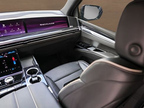 Certified 2025 Cadillac Escalade Sport w/ Touring Package AWD/4WD image 28