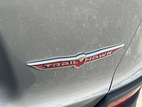Used 2019 Jeep Cherokee Trailhawk w/ Cold Weather Group AWD/4WD image 11