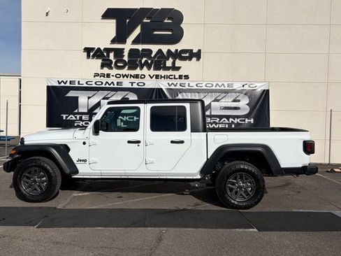 Used 2025 Jeep Gladiator Sport image 9