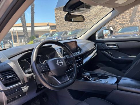 Used 2025 Nissan Rogue SV FWD image 35
