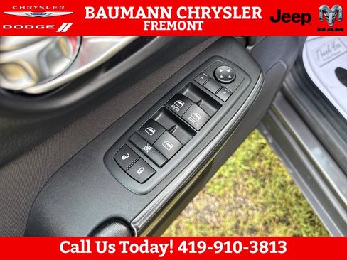 Used 2016 Jeep Cherokee Latitude w/ Safety/Convenience Group AWD/4WD image 11