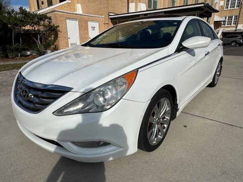 Used 2012 Hyundai Sonata SE w/ Navigation & Sunroof Pkg image 2