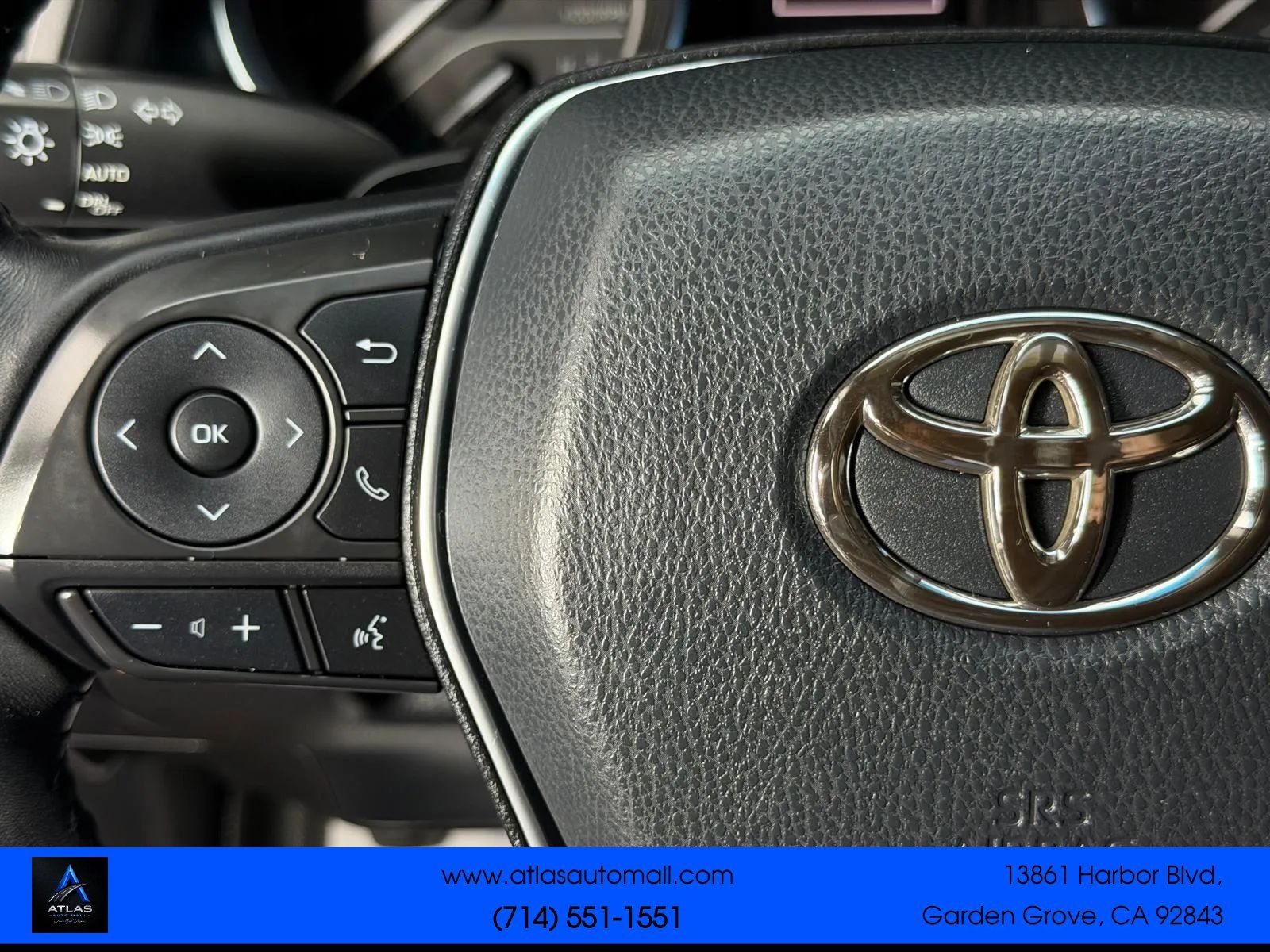 Used 2018 Toyota Camry SE w/ Moonroof Package FWD image 30