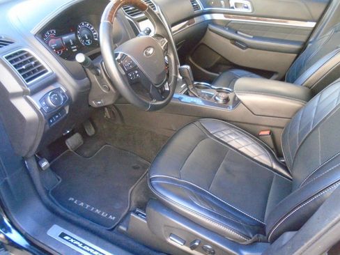 Used 2017 Ford Explorer Platinum image 34