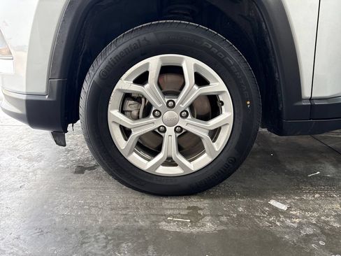 Used 2024 Jeep Compass Latitude AWD/4WD image 31