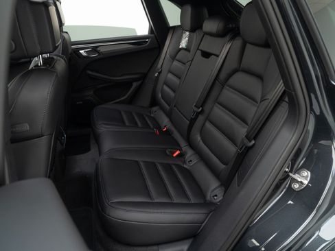 Certified 2026 Porsche Macan AWD/4WD image 27
