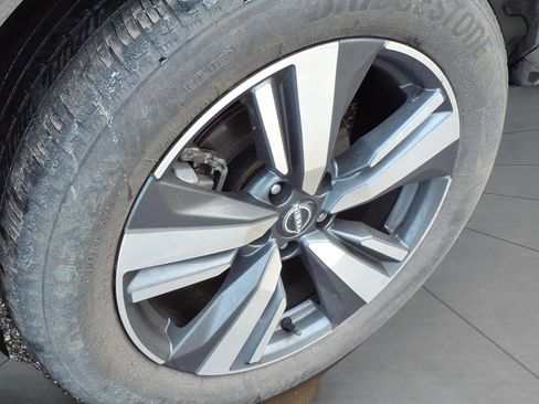 Used 2023 Nissan Rogue SL w/ SL Premium Package image 5