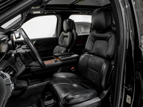 Used 2021 Lincoln Navigator Reserve image 8