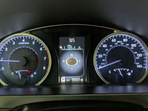 Used 2016 Toyota Camry XLE image 24