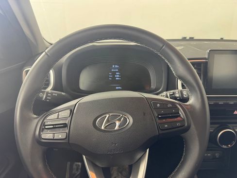 Used 2025 Hyundai Venue SEL FWD image 15