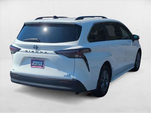 Certified 2024 Toyota Sienna LE image 4