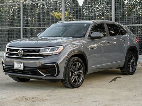 Used 2020 Volkswagen Atlas Cross Sport SE w/ Panoramic Sunroof Package FWD image 7