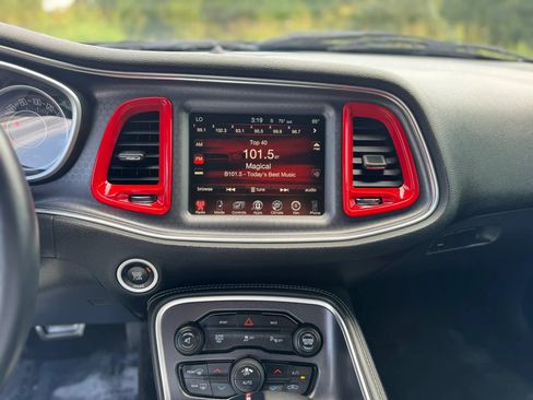 Used 2016 Dodge Challenger R/T Scat Pack w/ Leather Interior Group RWD image 18