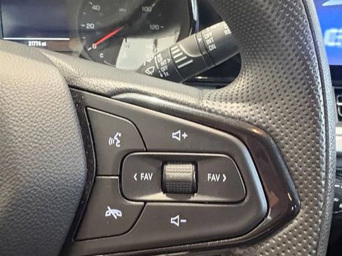 Used 2025 Chevrolet Trax LS w/ LS Convenience Package FWD image 20