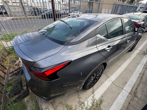 Used 2025 Nissan Altima 2.5 SV w/ SV Special Edition Package FWD image 3
