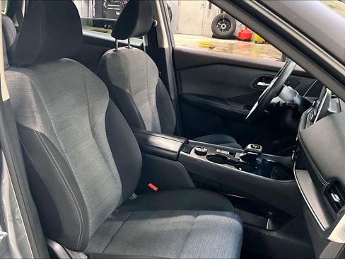 Used 2023 Nissan Rogue SV image 11