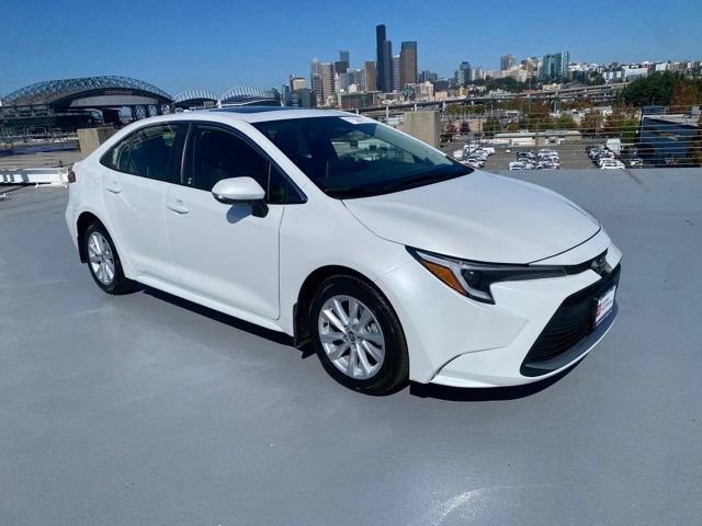 Certified 2026 Toyota Corolla XLE FWD image 31
