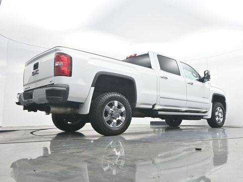 Used 2018 GMC Sierra 2500 SLT w/ Duramax Plus Package AWD/4WD image 30