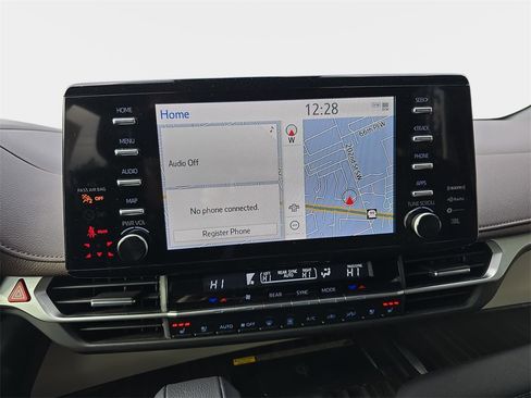 Used 2024 Toyota Sienna Platinum image 24