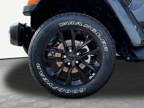 Used 2022 Jeep Wrangler Unlimited Sahara w/ Cold Weather Group AWD/4WD image 9