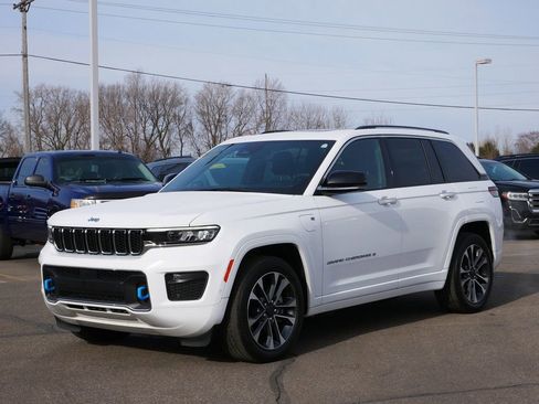 Used 2023 Jeep Grand Cherokee Overland AWD/4WD image 5