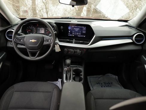 Used 2024 Chevrolet Trax LS w/ LS Convenience Package image 18