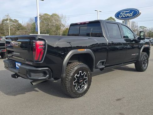 Used 2025 GMC Sierra 2500 AT4X image 5