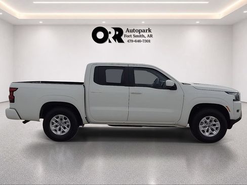 Used 2024 Nissan Frontier SV RWD image 6