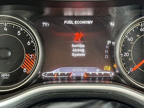 Used 2015 Jeep Cherokee Trailhawk AWD/4WD image 28