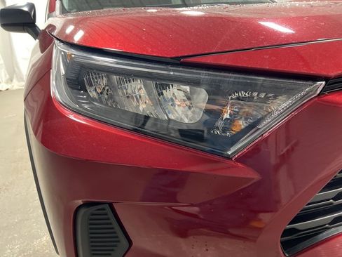 Used 2022 Toyota RAV4 LE image 32