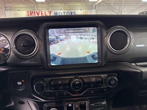 Used 2021 Jeep Gladiator Overland image 17