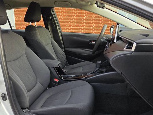 Used 2021 Toyota Corolla LE image 11