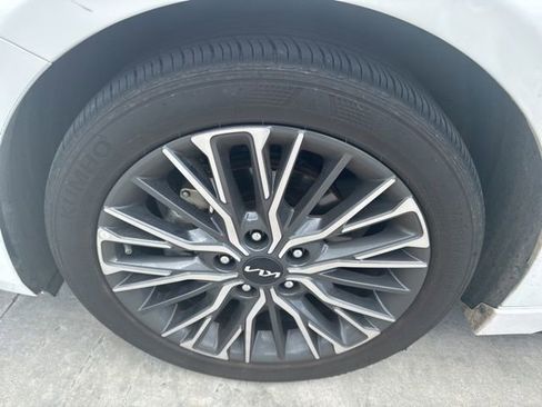 Used 2024 Kia Forte GT-Line w/ GT-Line Premium Package FWD image 11