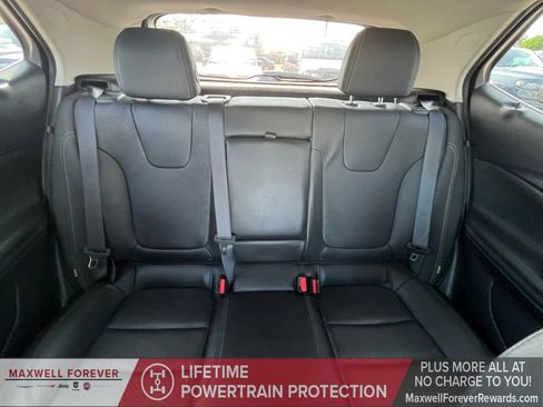 Used 2023 Buick Encore GX Essence w/ Experience Buick Package image 5