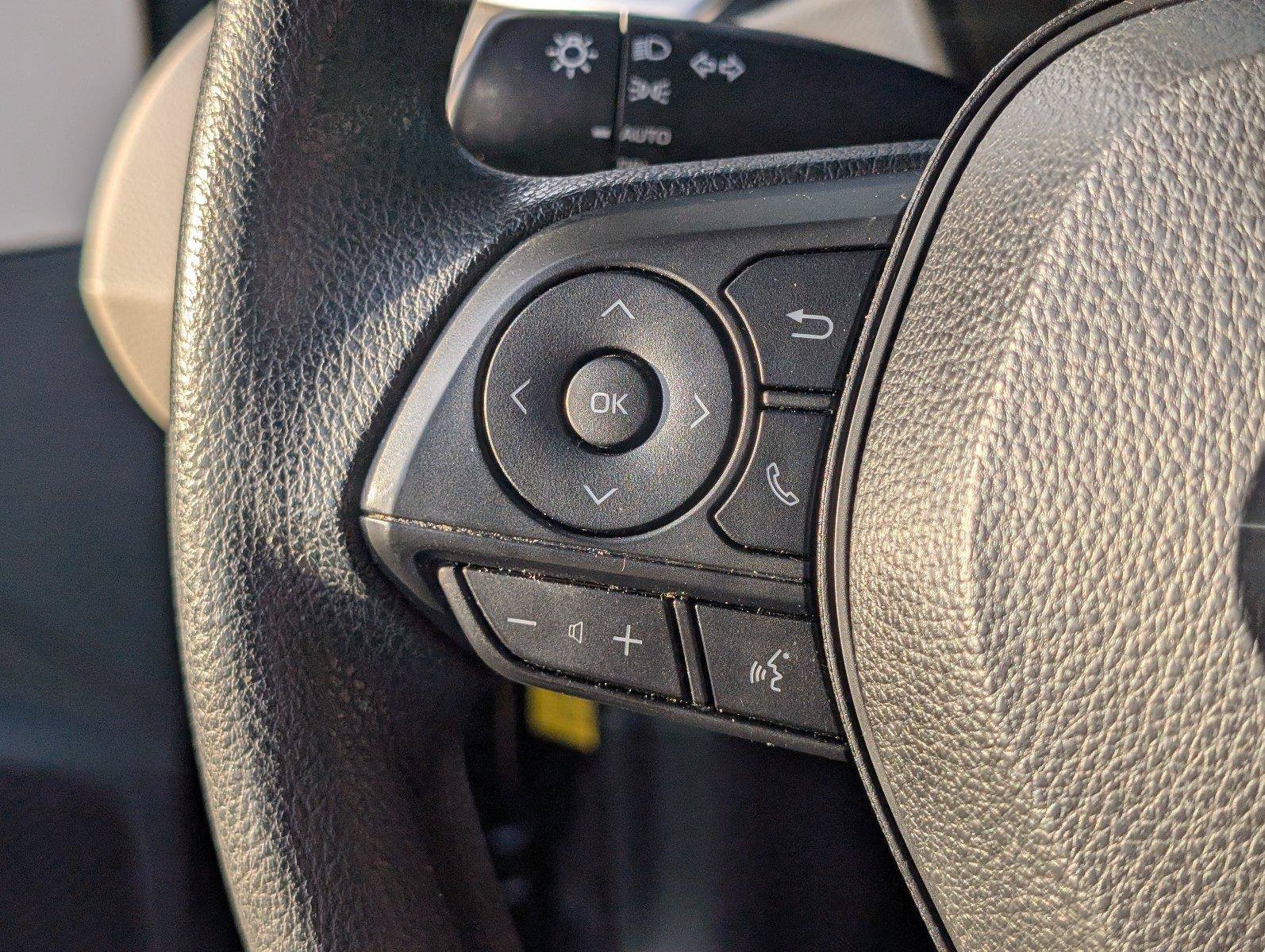 Used 2020 Toyota Corolla LE FWD image 28