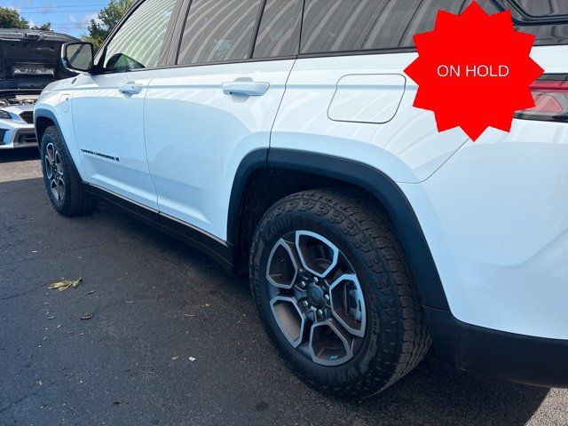 Used 2023 Jeep Grand Cherokee Trailhawk w/ Advanced Protech Group II AWD/4WD image 5