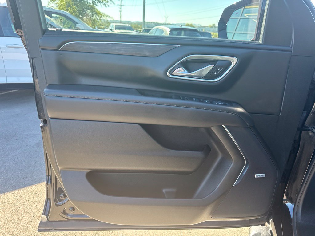 Used 2024 Chevrolet Suburban Z71 w/ Luxury Package AWD/4WD image 13