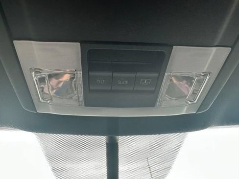 Used 2017 Ford Explorer XLT w/ Equipment Group 202A AWD/4WD image 18