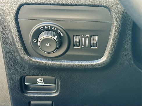 Used 2022 Jeep Grand Cherokee L Limited image 11