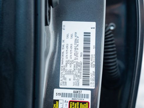 Used 2021 Toyota Tundra Limited w/ Limited Premium Package AWD/4WD image 35
