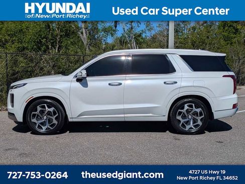 Used 2022 Hyundai Palisade Calligraphy w/ Winter Package image 2