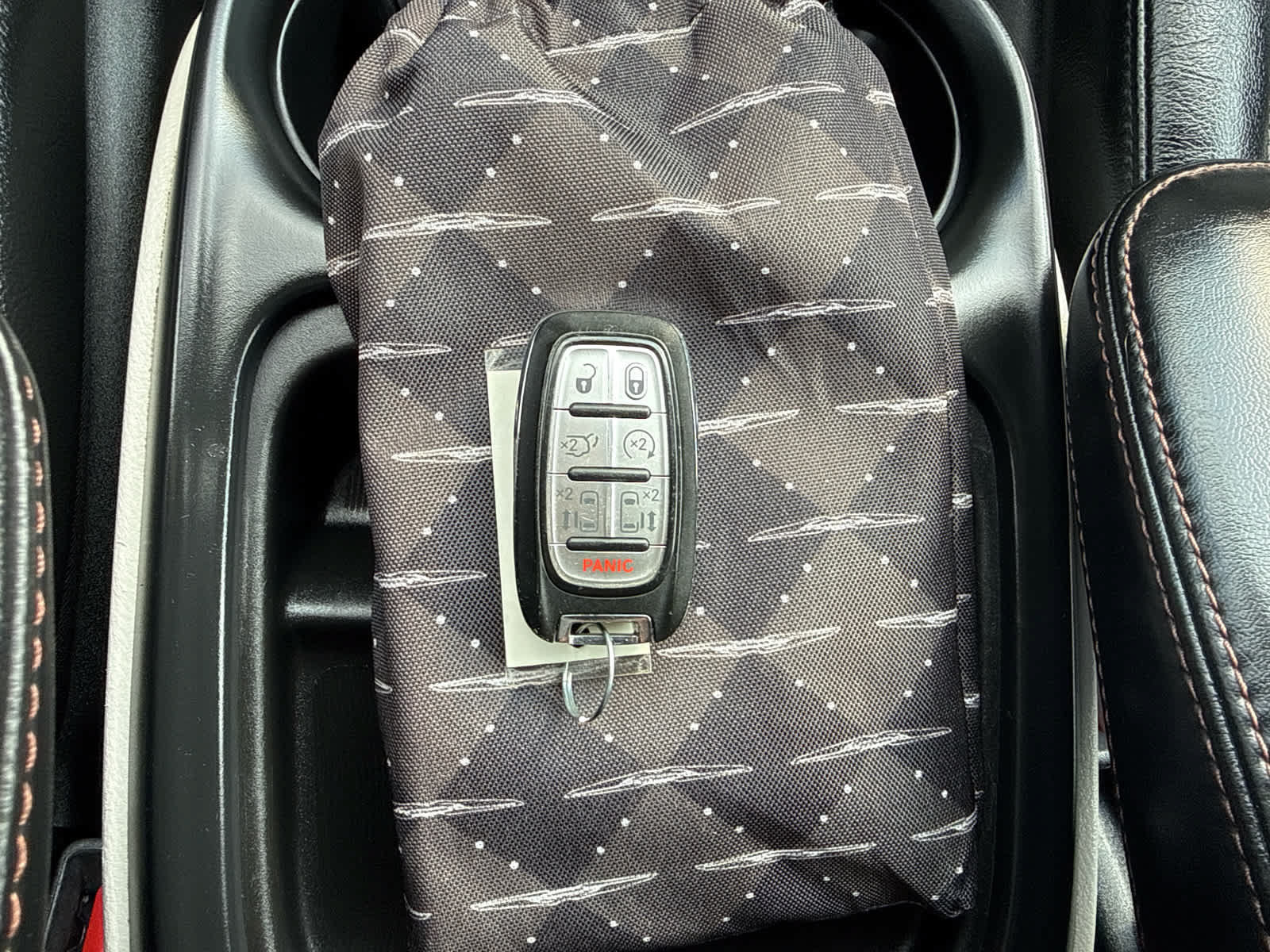 Used 2020 Chrysler Pacifica Touring-L FWD image 26