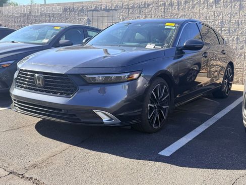 Used 2023 Honda Accord Touring image 2