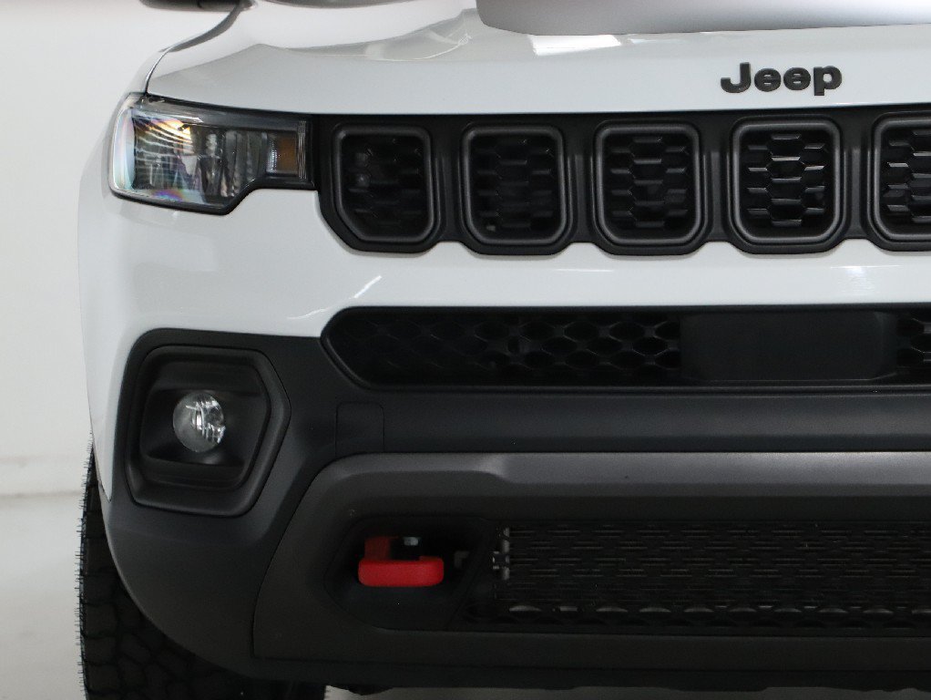 Used 2025 Jeep Compass Trailhawk AWD/4WD image 6